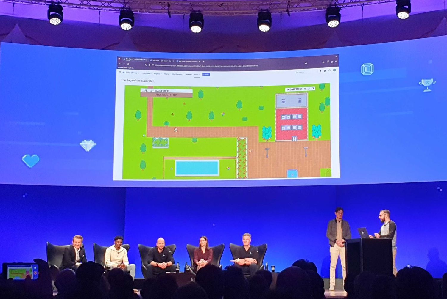 L'équipe de VAKT présente son jeu, “The Saga of the Super Dev”, devant le jury du hackathon “Devs Unleashed”